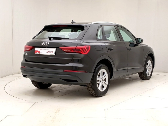 img-1 Audi Q3 Audi N1242285
