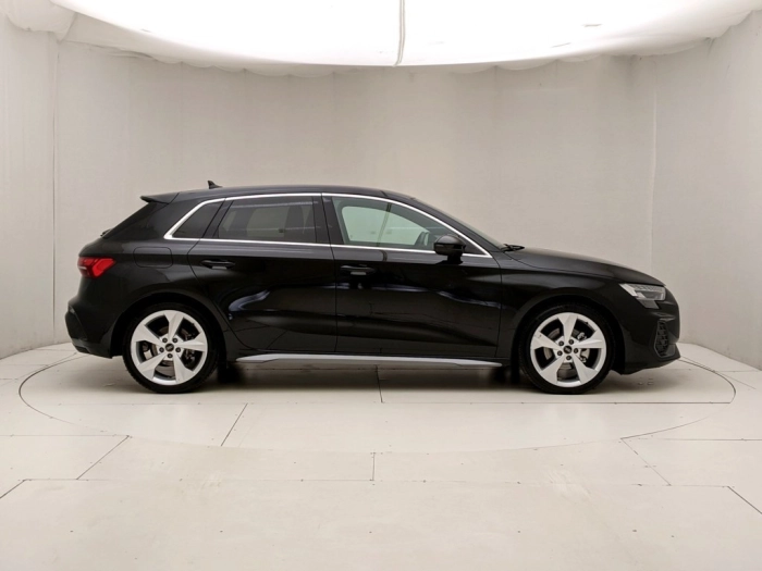 img-2 Audi Audi Audi U1282686