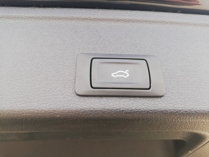 img-4 Audi A4 Audi U1279845