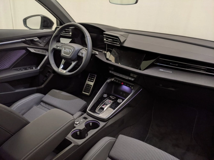 Audi Audi A3 e-tron      1,5    L4  200      DSG MY 25