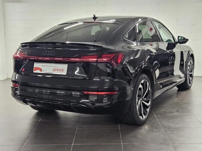 img-1 Audi e-tron Audi U1282064