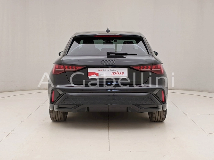 img-4 Audi Audi Audi U1283481