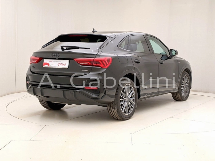 img-3 Audi Q3 Audi U1283404