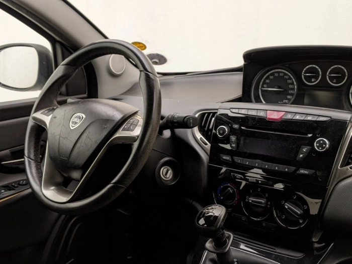 img-3 Lancia Ypsilon Lancia U1282268