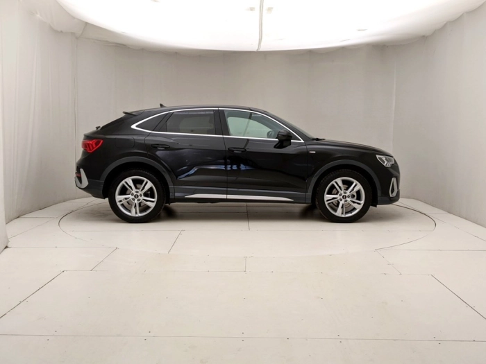 img-2 Audi Q3 Audi U1282880