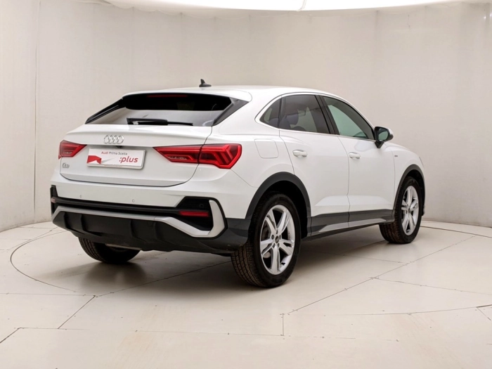 img-3 Audi Q3 Audi U1283134