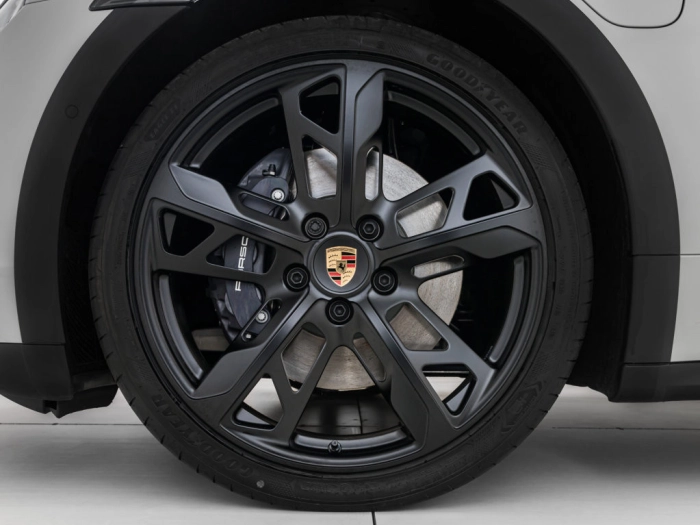 img-4 Porsche Taycan Porsche N1245385