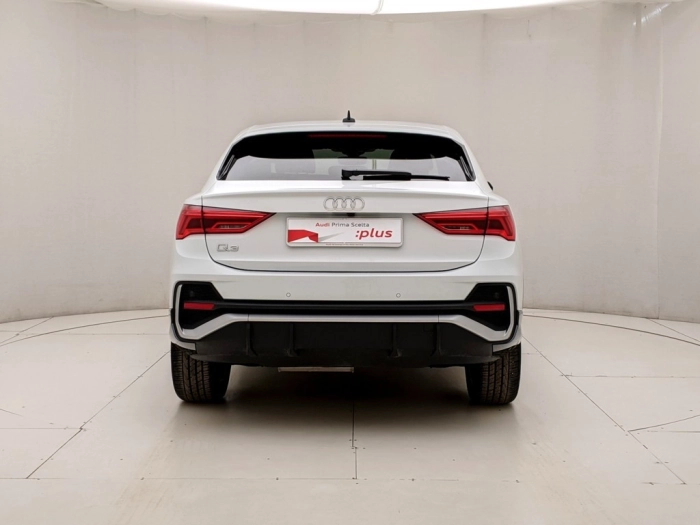 img-4 Audi Q3 Audi U1283134