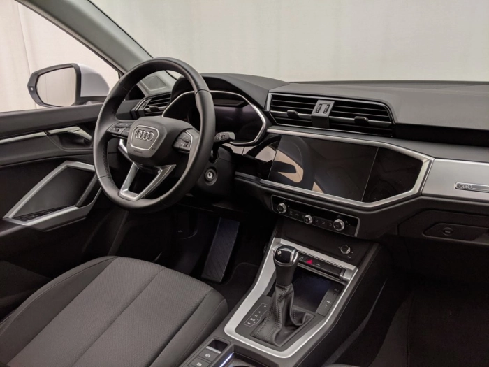 img-2 Audi Q3 Audi U1282365