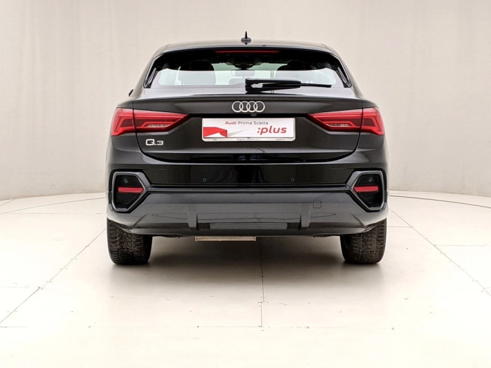 img-4 Audi Q3 Audi U1282509