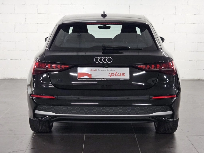 img-4 Audi Audi Audi N1245945