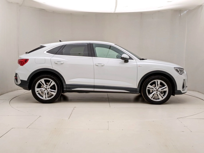 img-2 Audi Q3 Audi U1283134