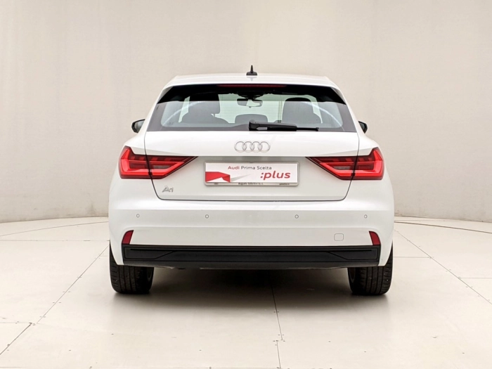 img-4 Audi A1 Audi U1282050