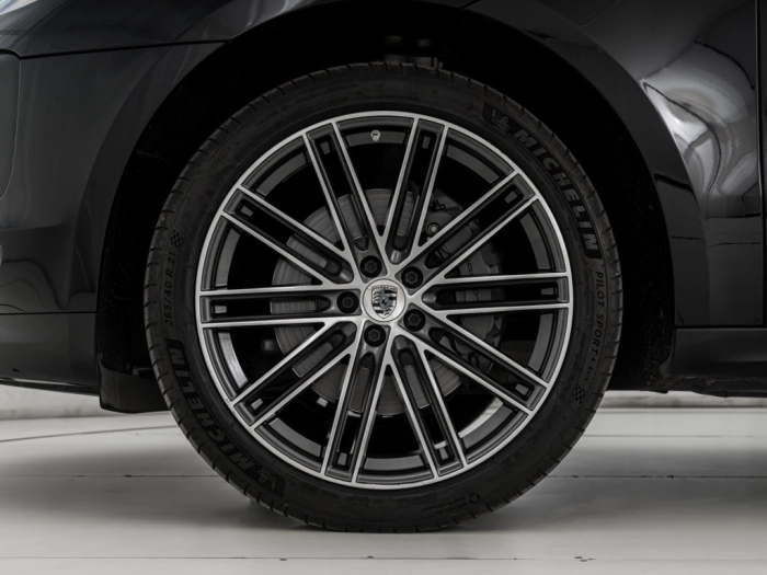 img-4 Porsche Macan Porsche U1281824