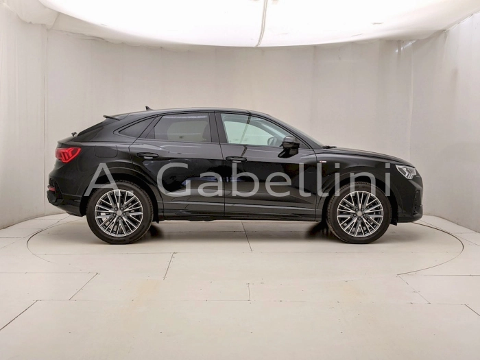 img-2 Audi Q3 Audi U1283404