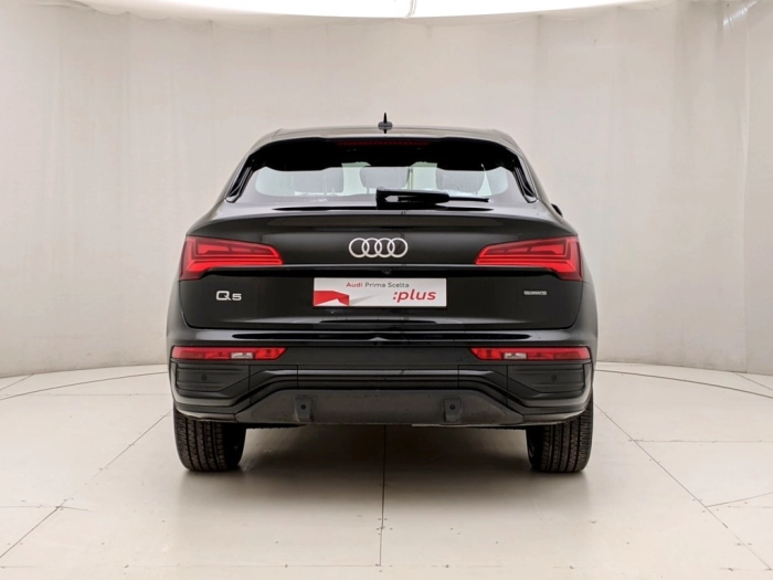 img-4 Audi Q5 Audi U1282667