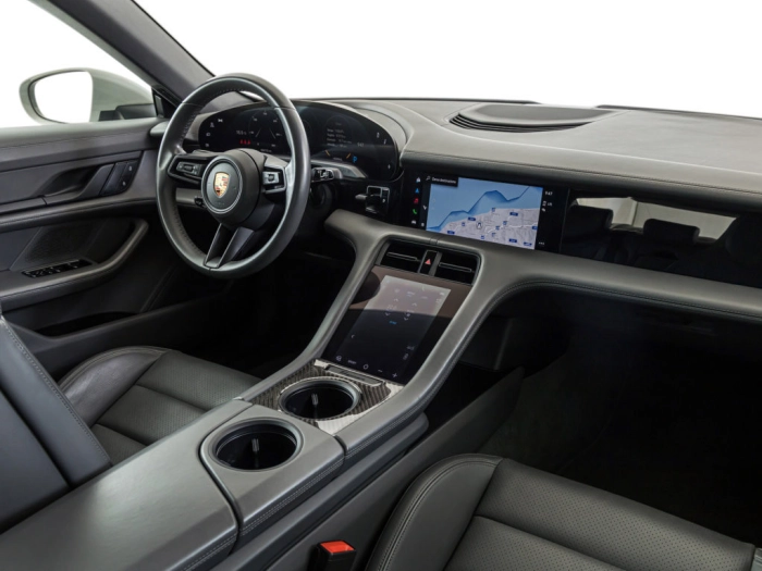 img-3 Porsche Taycan Porsche U1282800