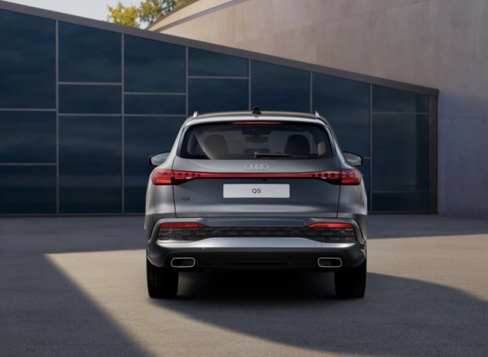 Audi Q5 Q5           2,0  L4150/DF9A7 MY 25