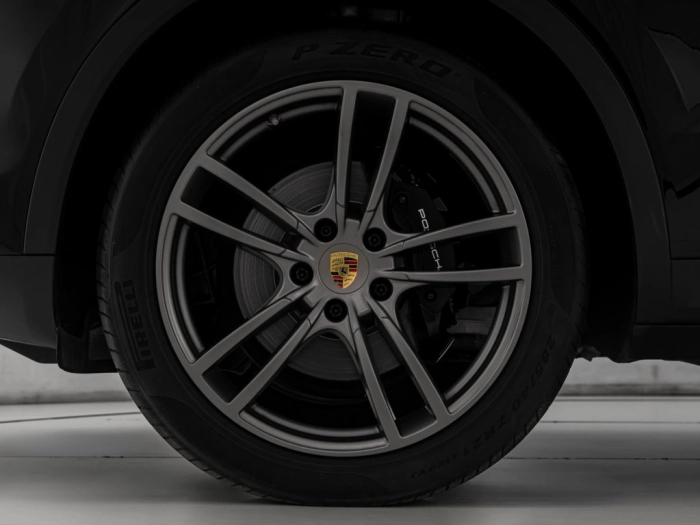 img-4 Porsche Cayenne Porsche U1279512