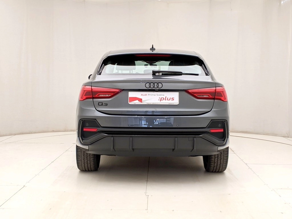 img-4 Audi Q3 Audi U1283905