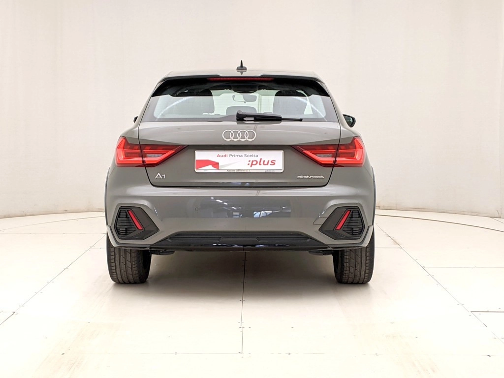 img-4 Audi A1 Audi U1283594