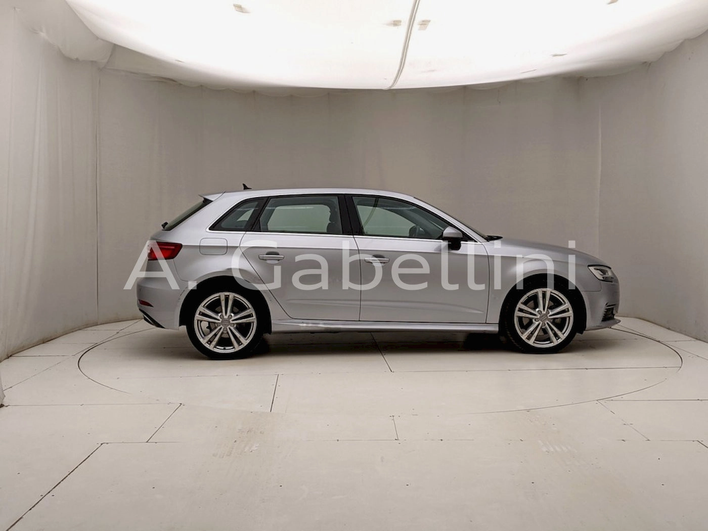 img-1 Audi e-tron Audi U1284023