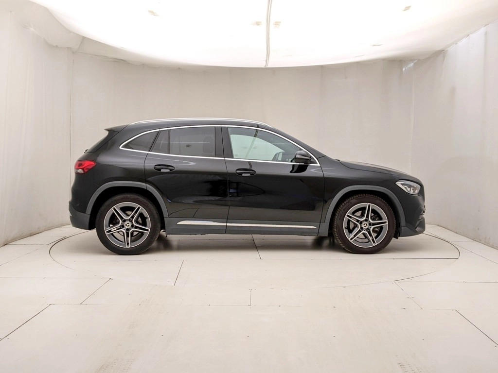 img-2 Mercedes-Benz GLA-H247 Mercedes-Benz U1284582