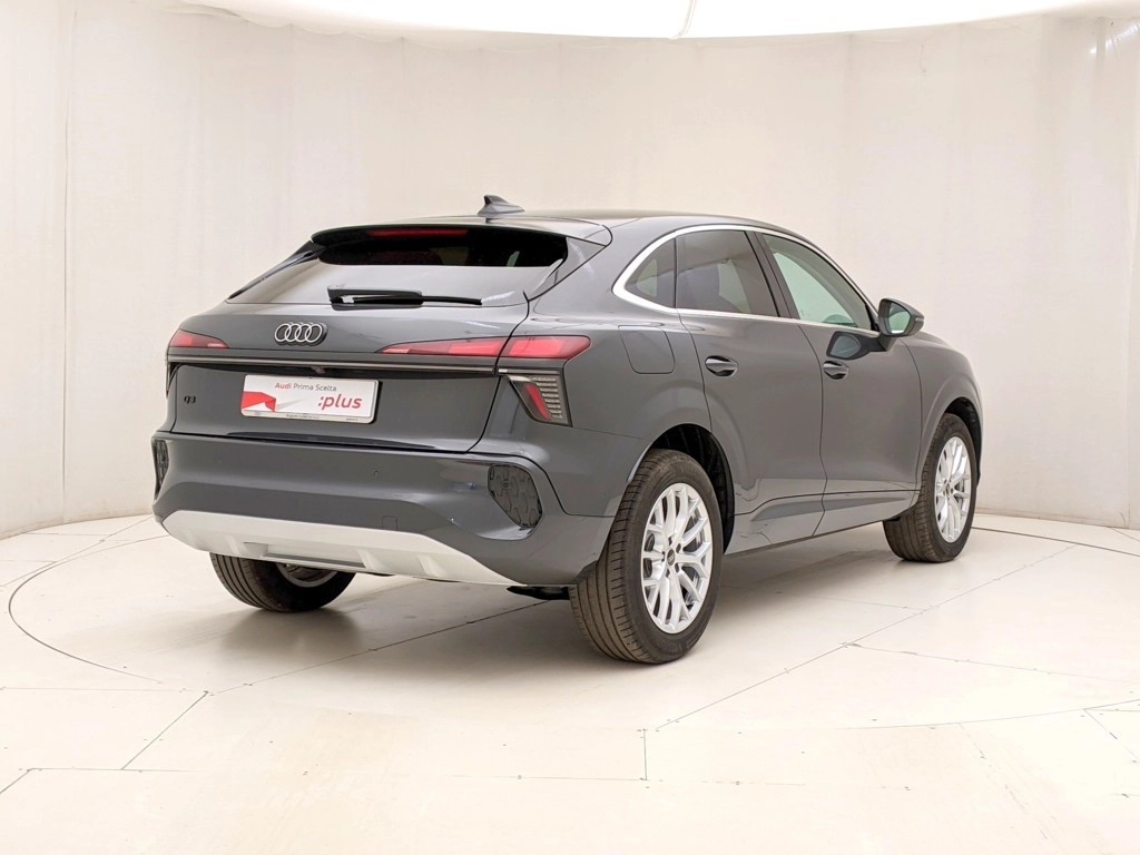 img-3 Audi Q3 Audi U1284219