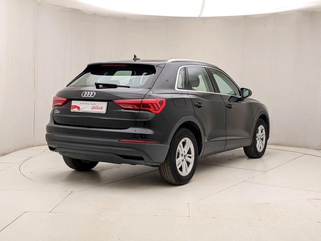 img-3 Audi Q3 Audi U1282984