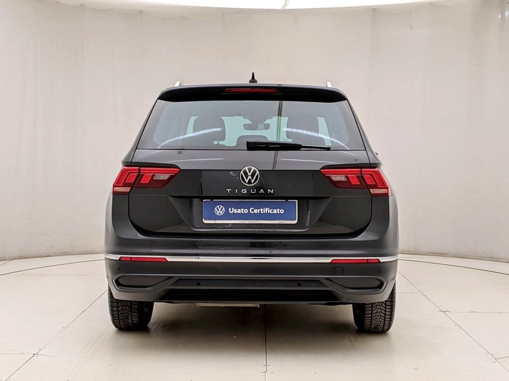 img-4 Volkswagen Tiguan Volkswagen U1283581