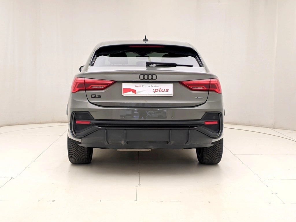 img-4 Audi Q3 Audi U1284704