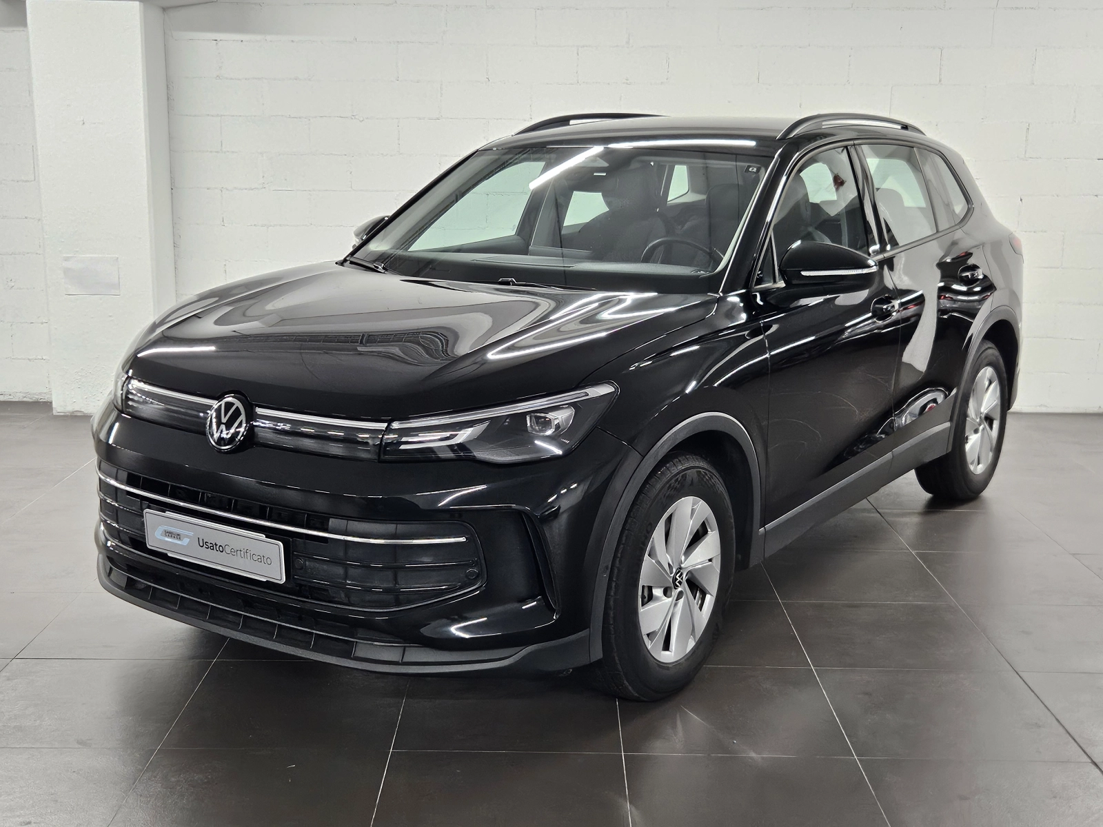 img-0 Volkswagen Tiguan Volkswagen U1283445