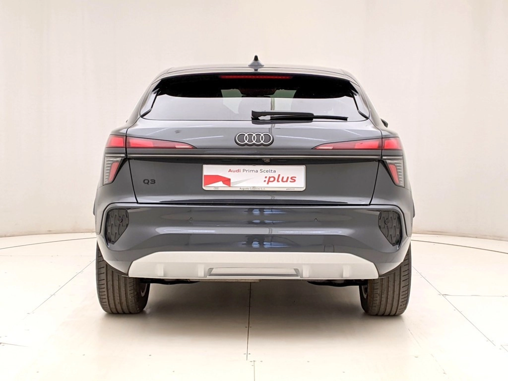 img-4 Audi Q3 Audi U1284219