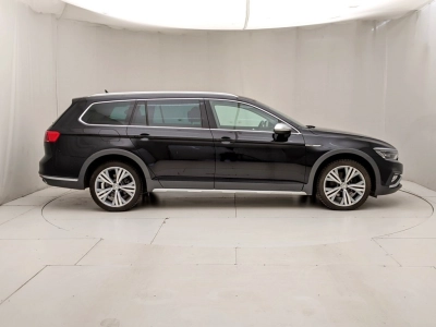 Volkswagen Passat - U1281238 