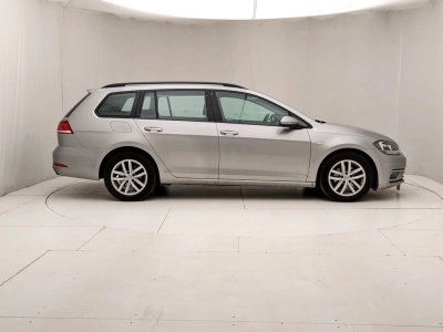 Volkswagen Golf - U1282397 