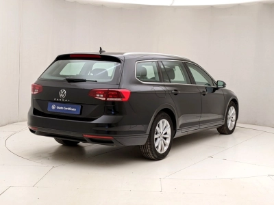 Volkswagen Passat - U1282228 