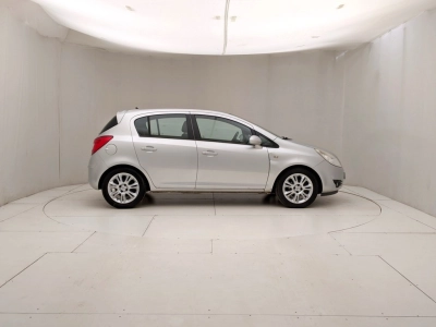 Opel Corsa - U1282678 