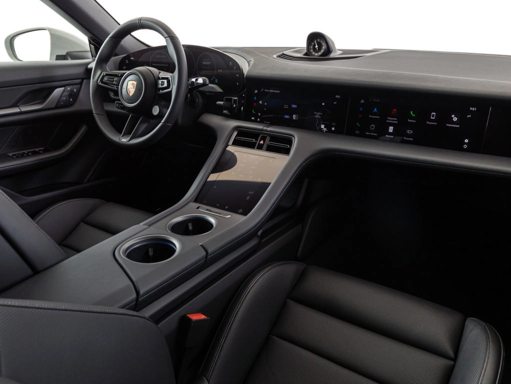 img-3 Porsche Taycan Porsche N1245385