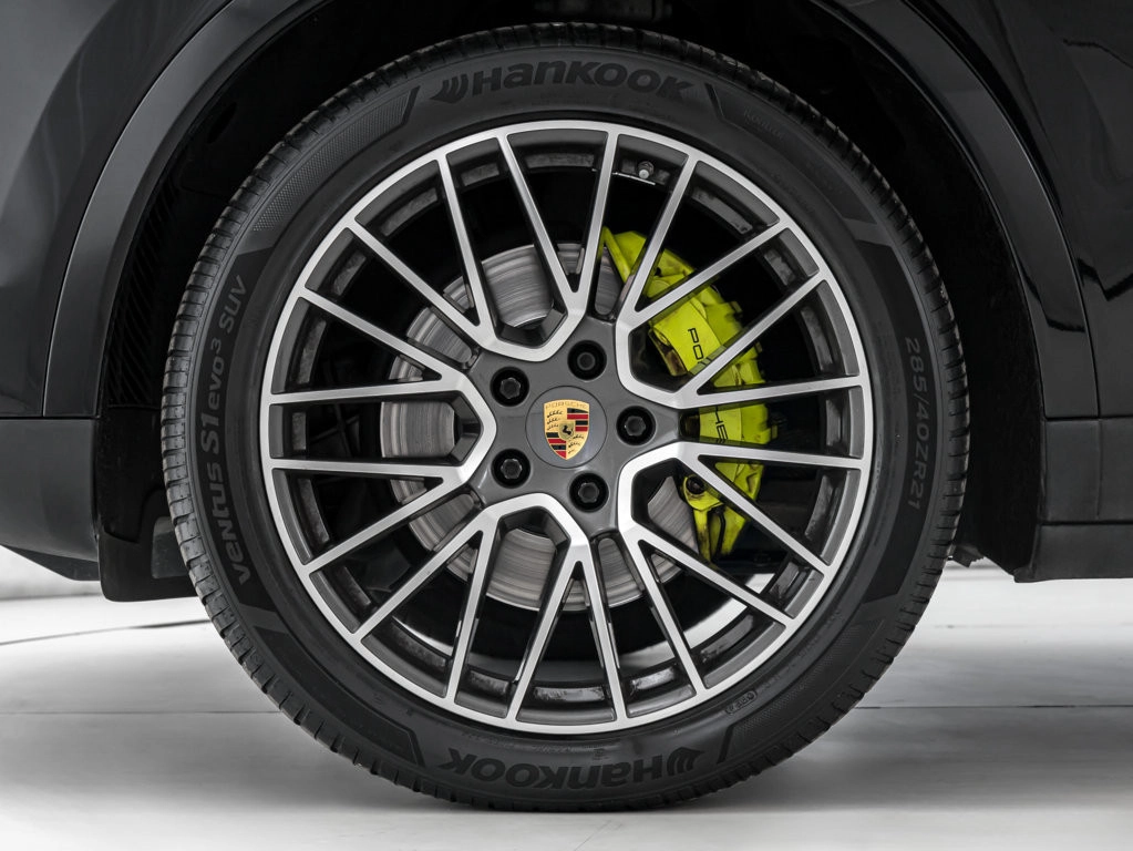 img-4 Porsche Cayenne Porsche U1281293