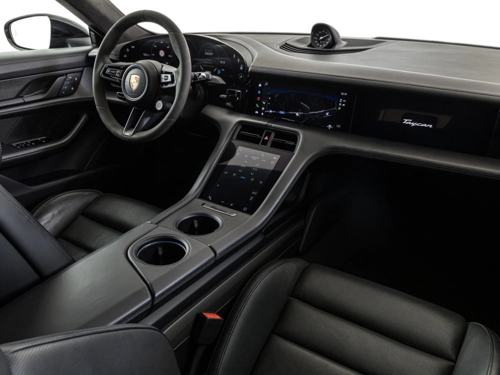 img-3 Porsche Taycan Porsche U1282654