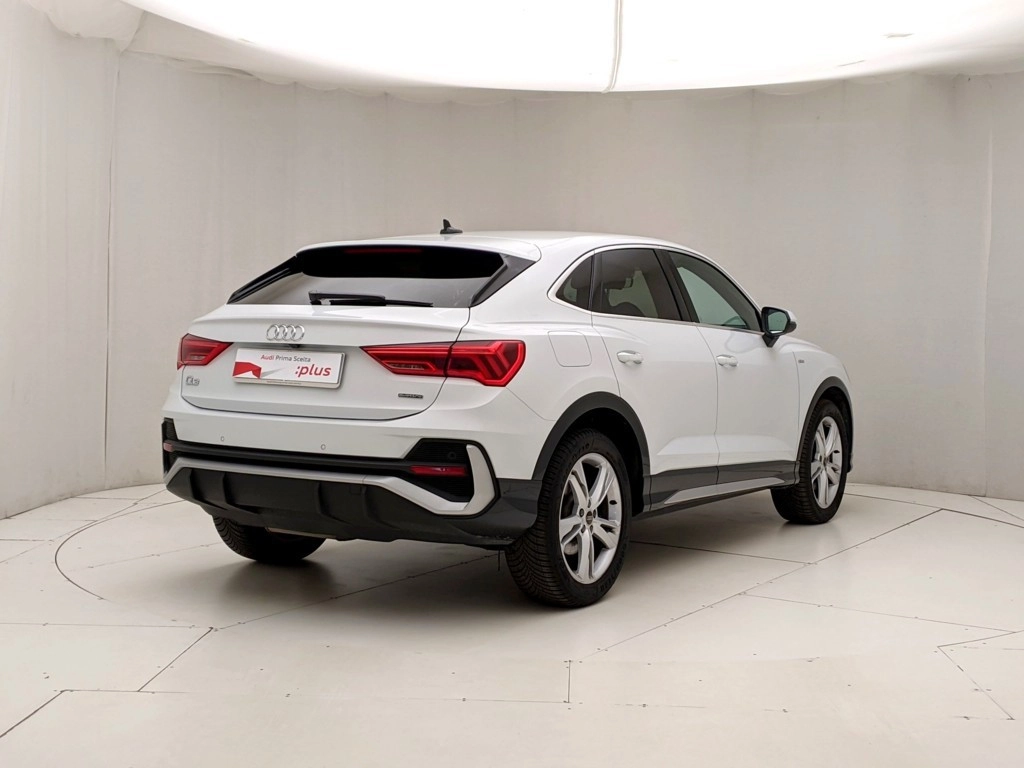 img-3 Audi Q3 Audi U1282693