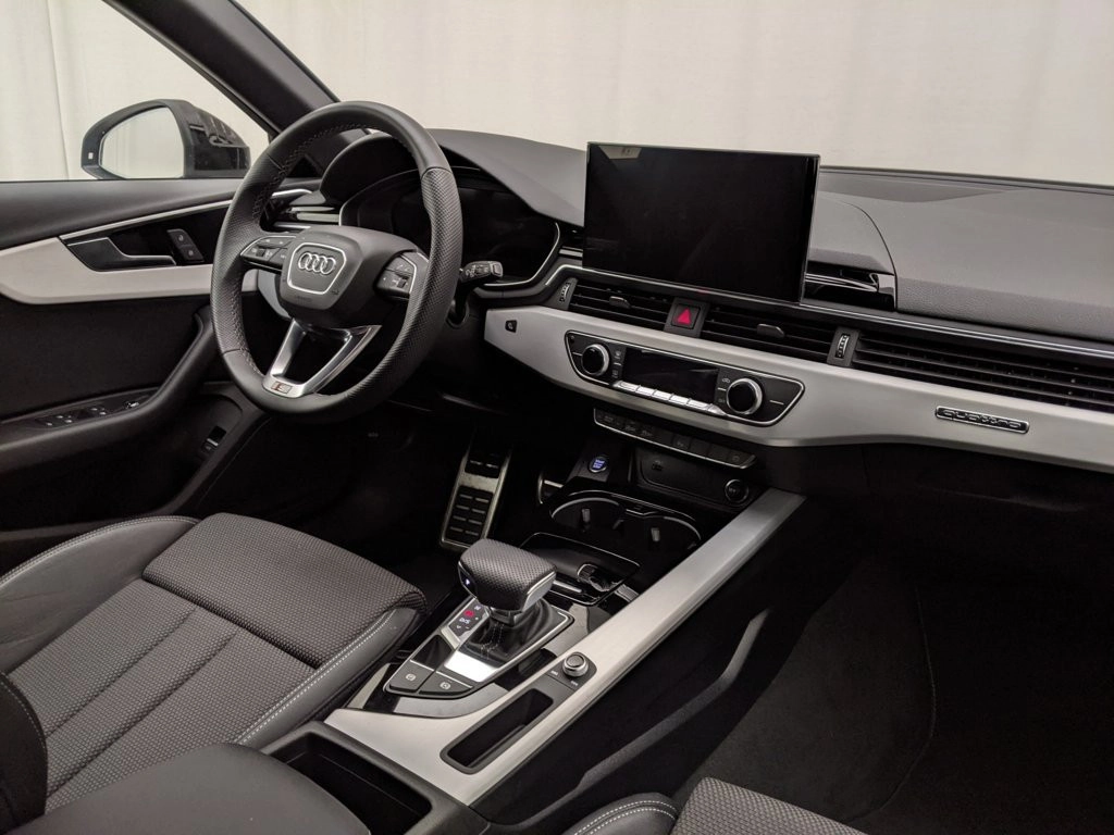 img-4 Audi A4 Audi U1282371