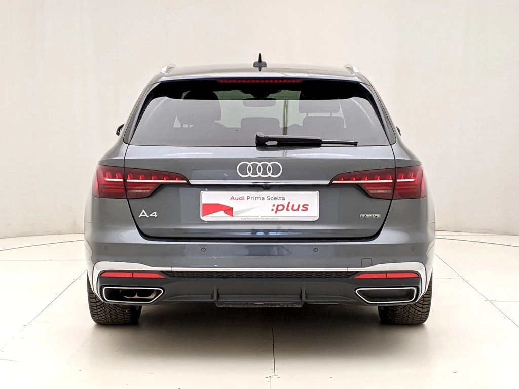 img-4 Audi A4 Audi U1282875