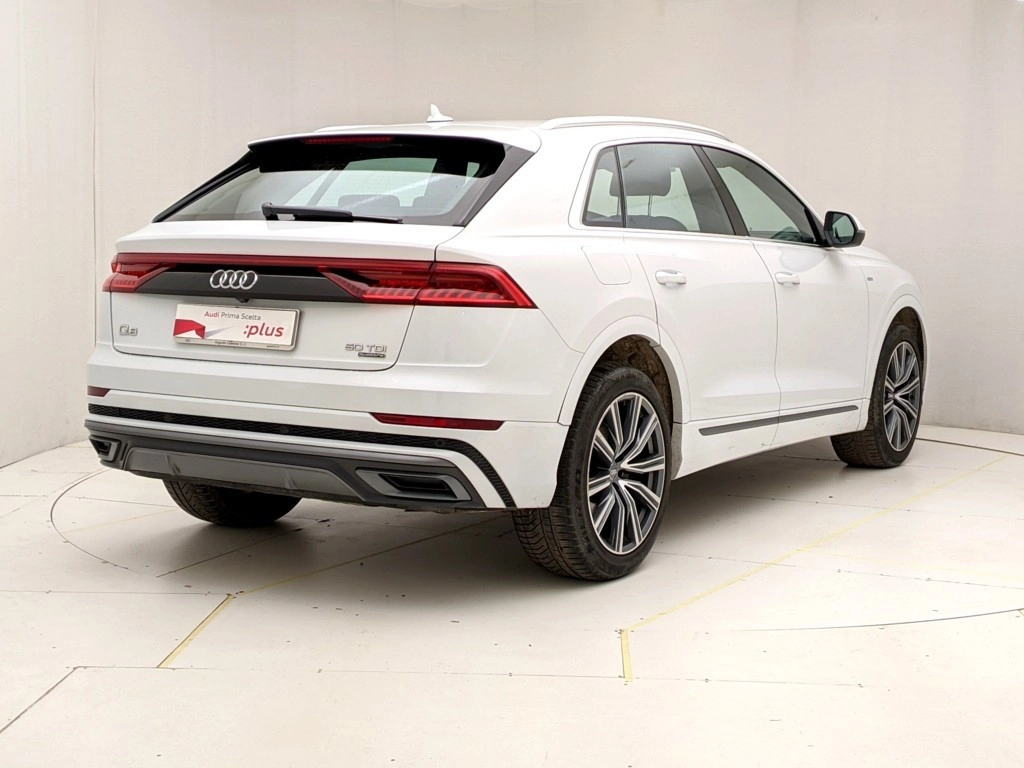 img-1 Audi Q8 Audi U1279752