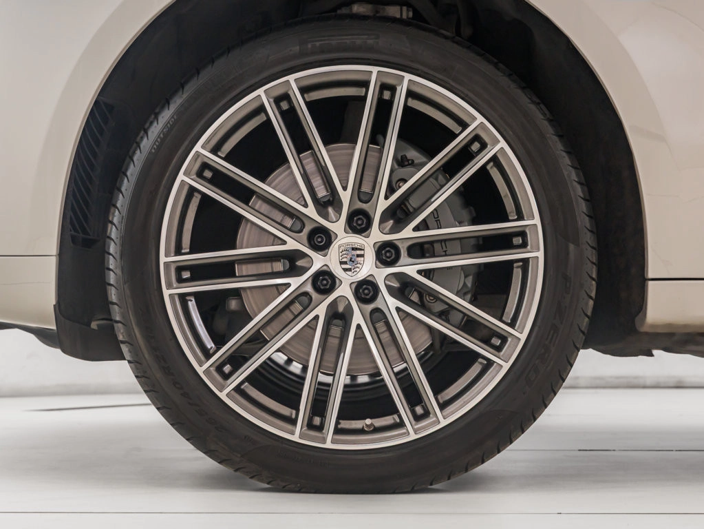 img-4 Porsche Macan Porsche U1282159