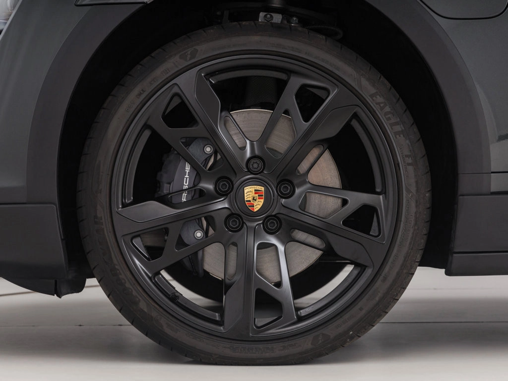 img-4 Porsche Taycan Porsche N1241956