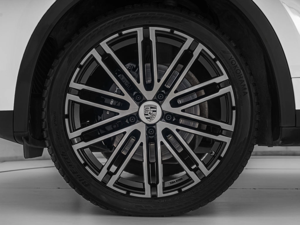 img-3 Porsche Cayenne Porsche U1282846