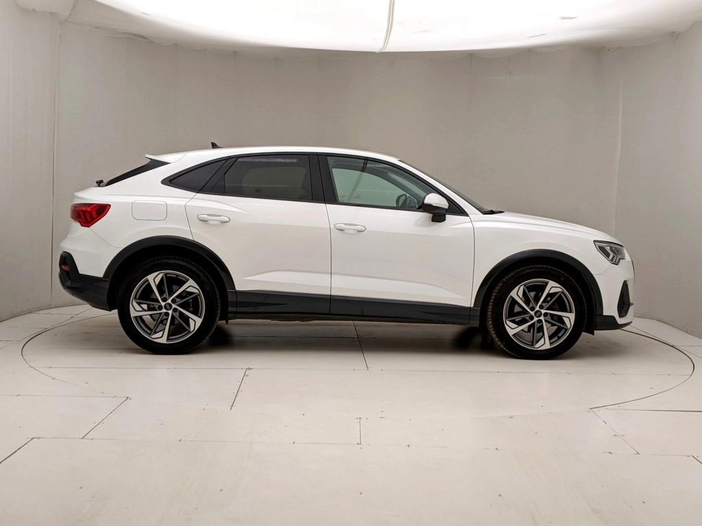 img-2 Audi Q3 Audi U1283094