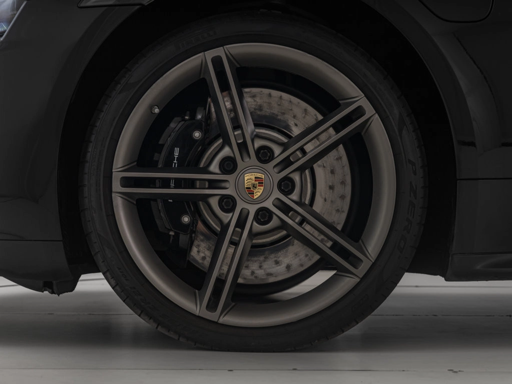 img-4 Porsche Taycan Porsche U1282654