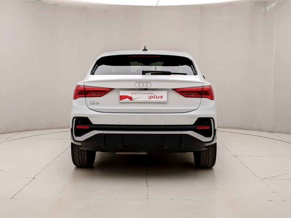 img-4 Audi Q3 Audi U1283134